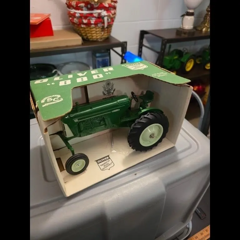 Spec-Cast Oliver 880 Tractor Toy 1036