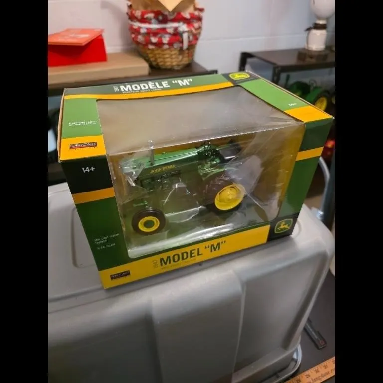 John Deere Model M Wide Front Tractor Die-Cast Met