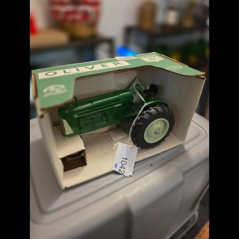 Spec-Cast Oliver Collector Edition Die-Cast Tracto