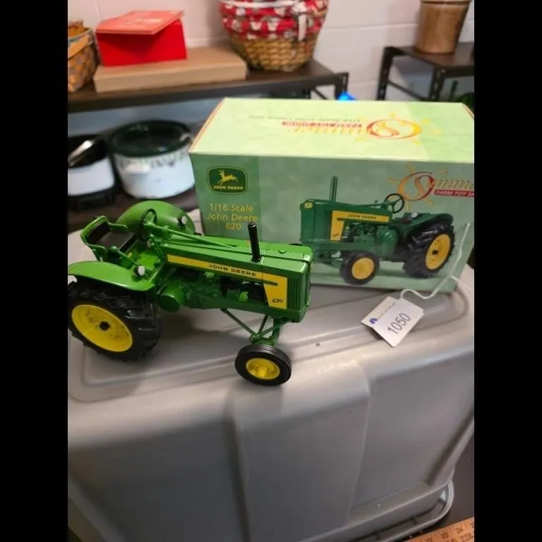 John Deere 620 1/16 Scale Farm Toy Tractor
