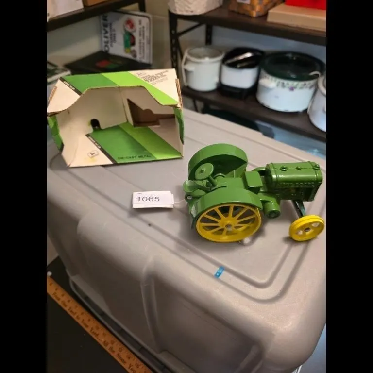 ERTL 1952 John Deere 70 Tractor Die-Cast Metal Toy