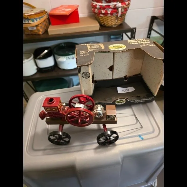 John Deere Waterloo Boy 2 HP Engine Toy Model 1/8