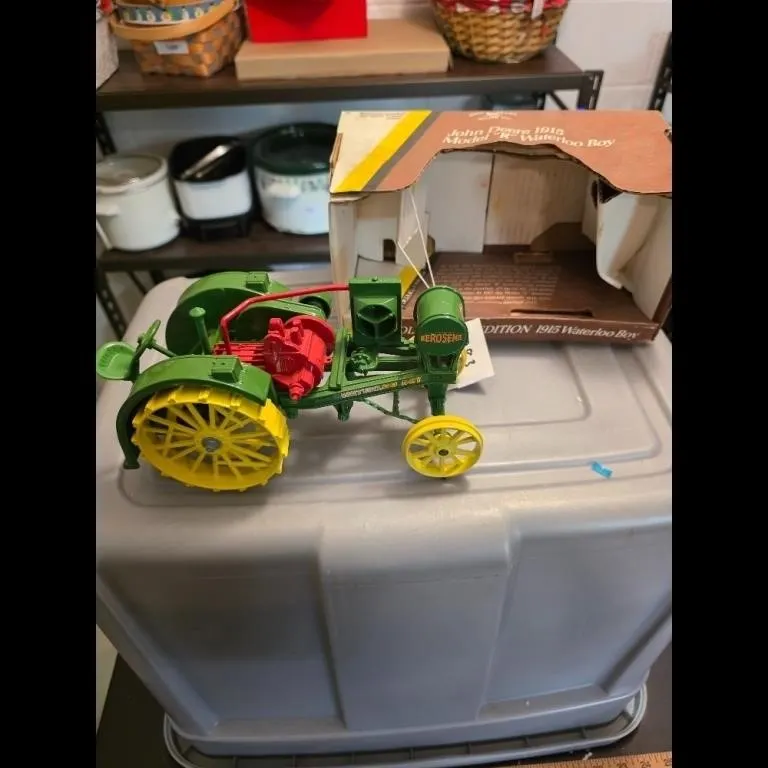 John Deere 1915 Model "R" Waterloo Boy Tractor Toy