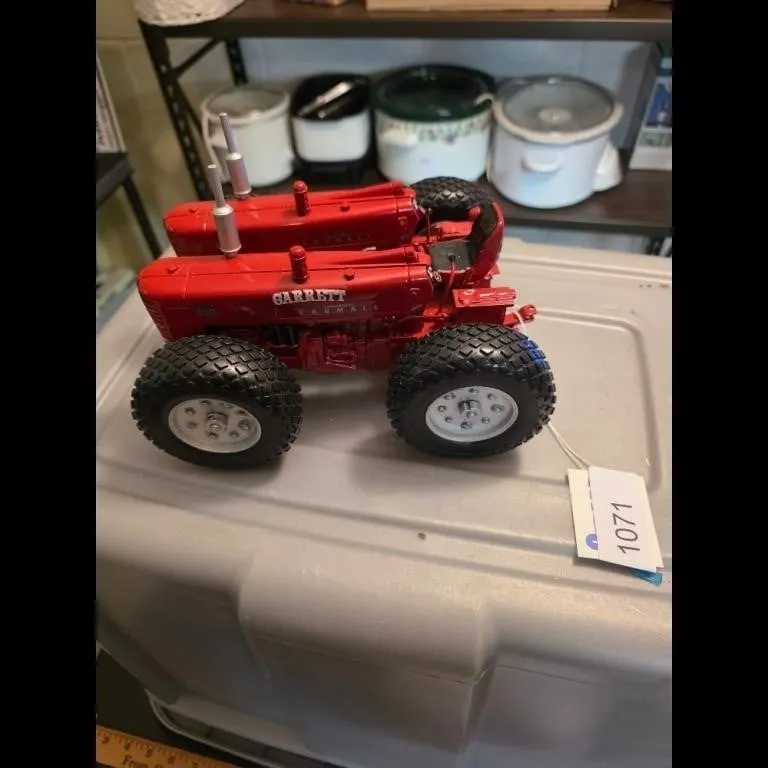 Red Garrett Farmall 400 Diecast Tractor Toy