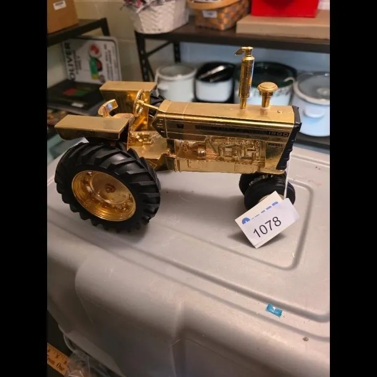 Gold Plated 1800 Diesel Tractor Toy Model
