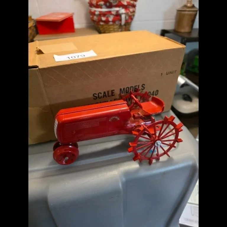 McCormick Farmall H Tractor Scale Model 1:16
