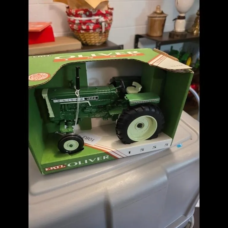 ERTL Oliver 1555 Diecast Tractor Toy 1993