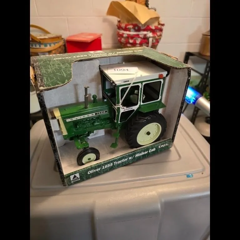 Ertl Oliver 1655 Tractor w/ Hiniker Cab Diecast To