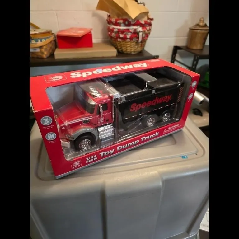Speedway 1/24 Scale Toy Dump Truck
