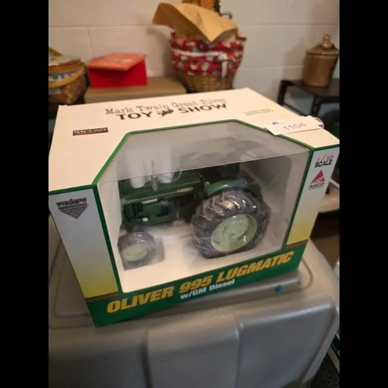 Oliver 995 Lugmatic w/GM Diesel Toy Tractor 23rd A