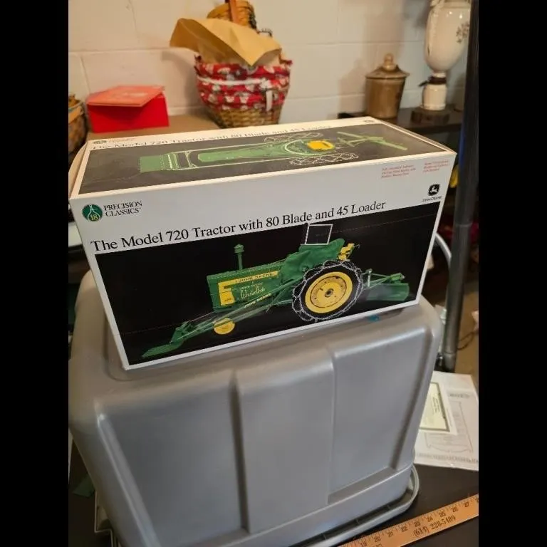 John Deere Precision Classics Model 720 Tractor wi