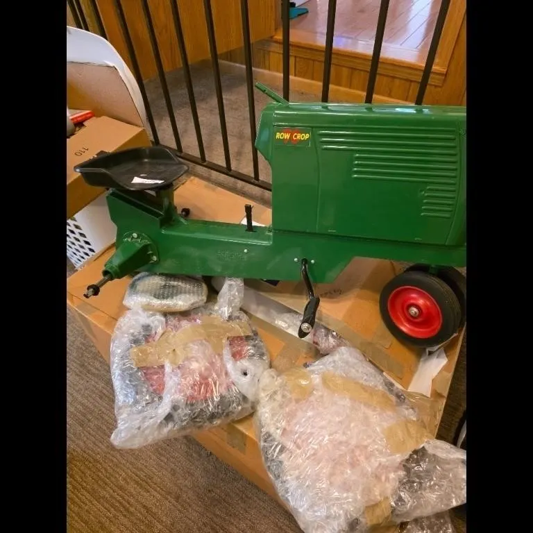 Vintage Oliver "Row Crop" 70 Pedal Tractor Toy Gre