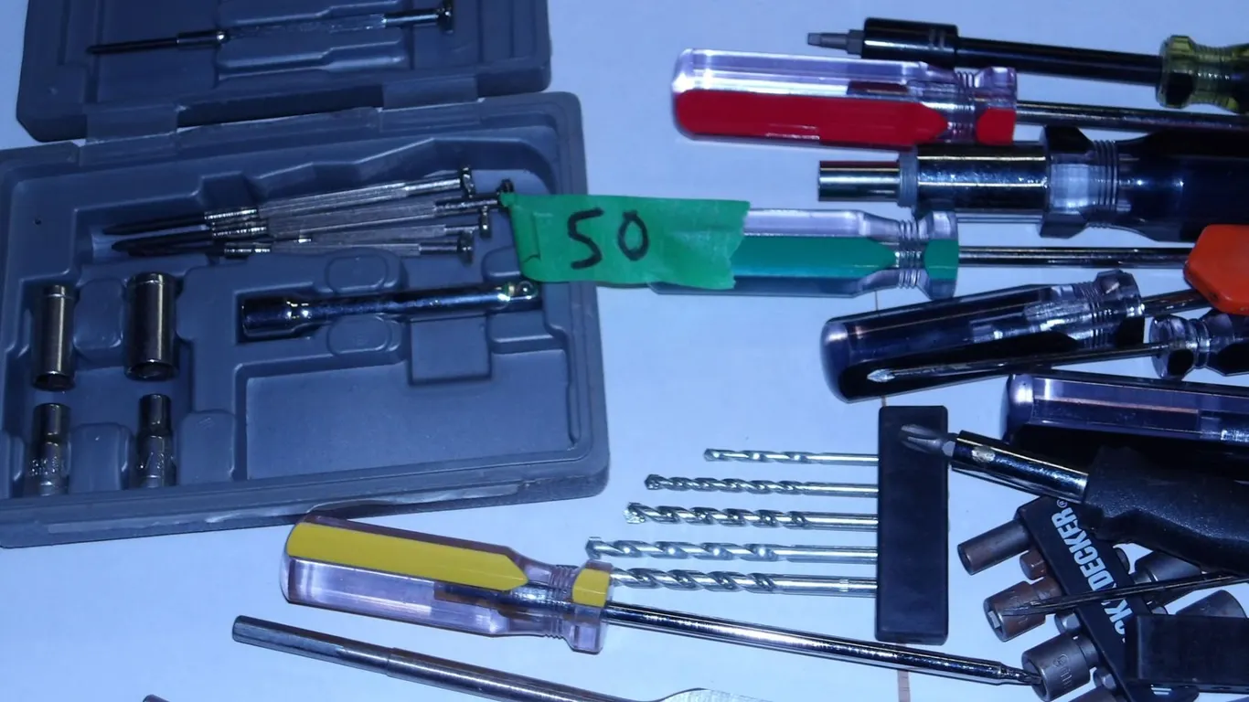 UNCLAIMED STORAGE: BOX C/W ASSORTED TOOLS