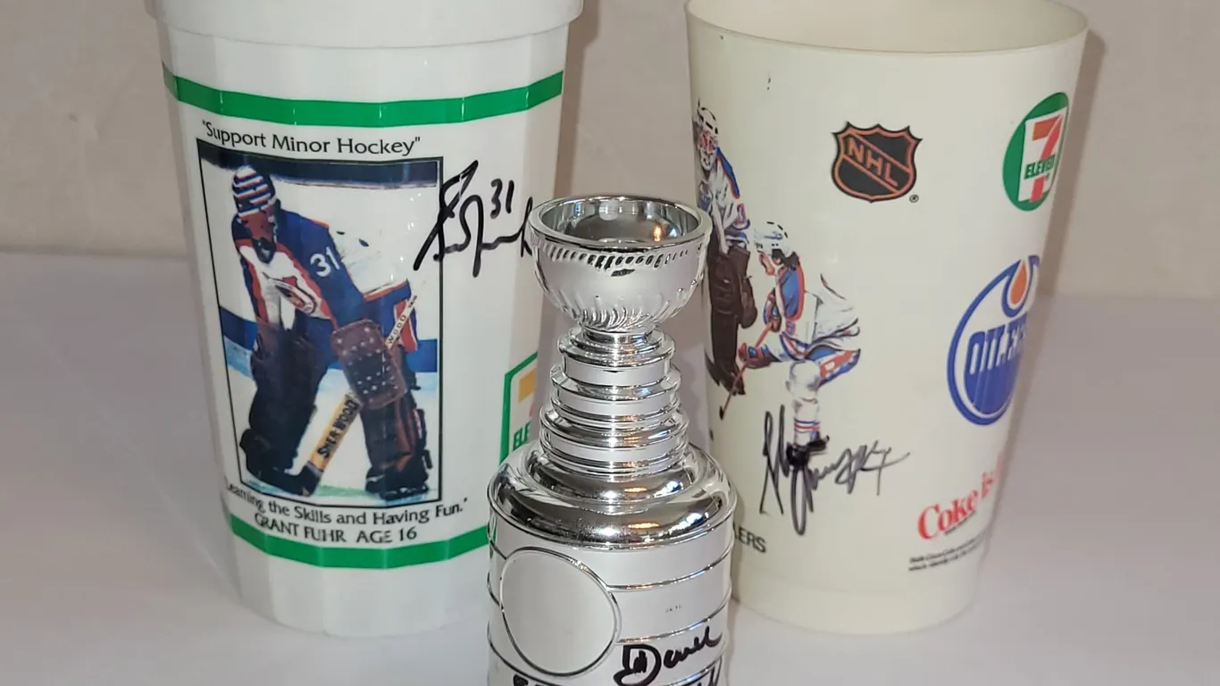SIGNED MEMORABILIA - GRANT FUHR DAVE HUNTER