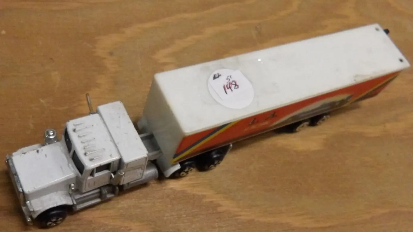 COLLECTABLE: LA RACING SEMI TRAILER TRUCK CARRIER MODEL