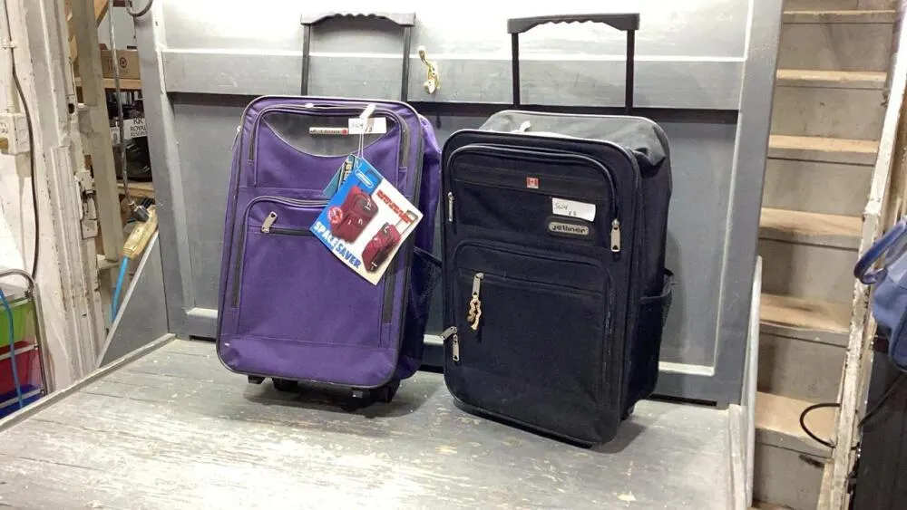 (2)JETLINER COLLAPSIBLE CARRY ON SUITCASES