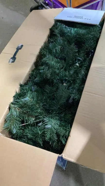 CHRISTMAS TREE 7’