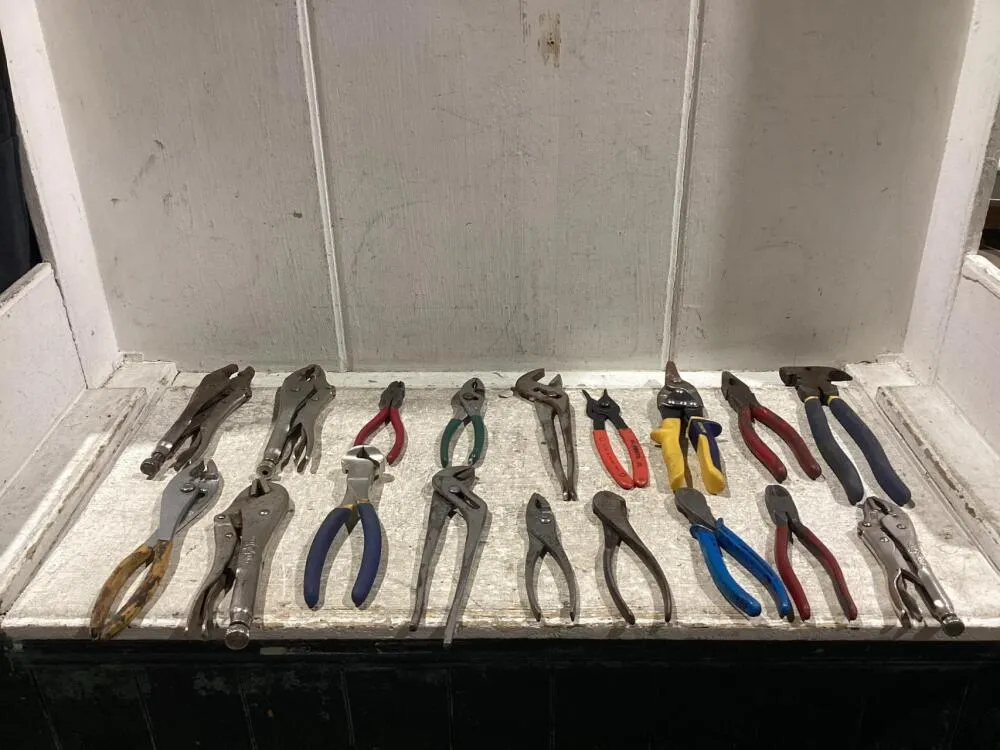 PLASTIC CONTAINER OF ASSORTED PLIERS W/ VISE GRIPS