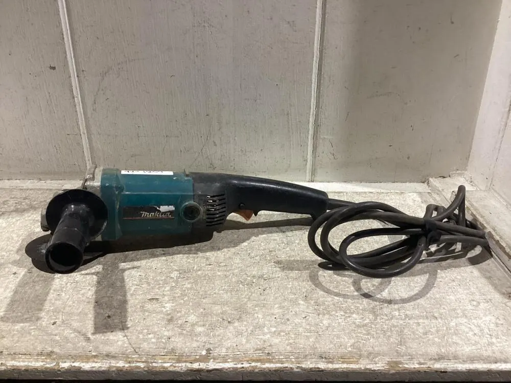 MAKITA CORDED ANGLE GRINDER