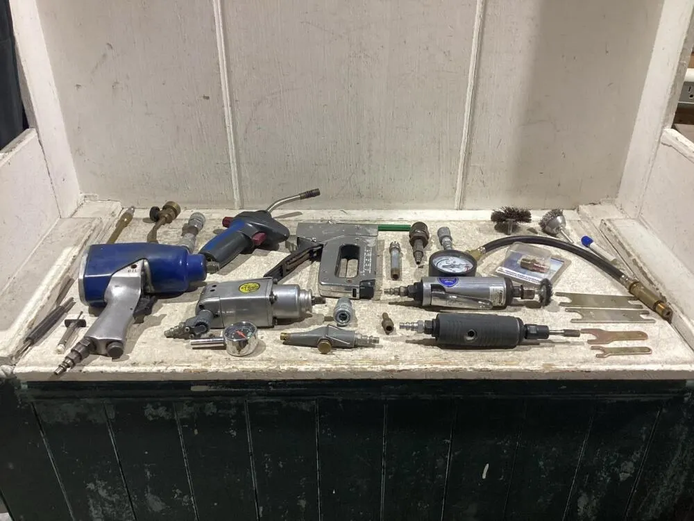 SHOP BOX OF PNEUMATIC TOOLS & ATTACHMENTS