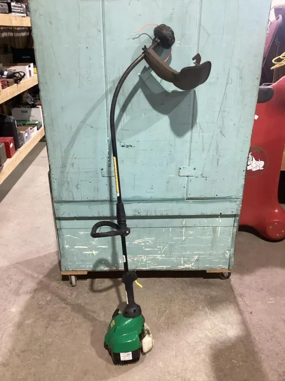 WEED EATER STRING TRIMMER GASOLINE