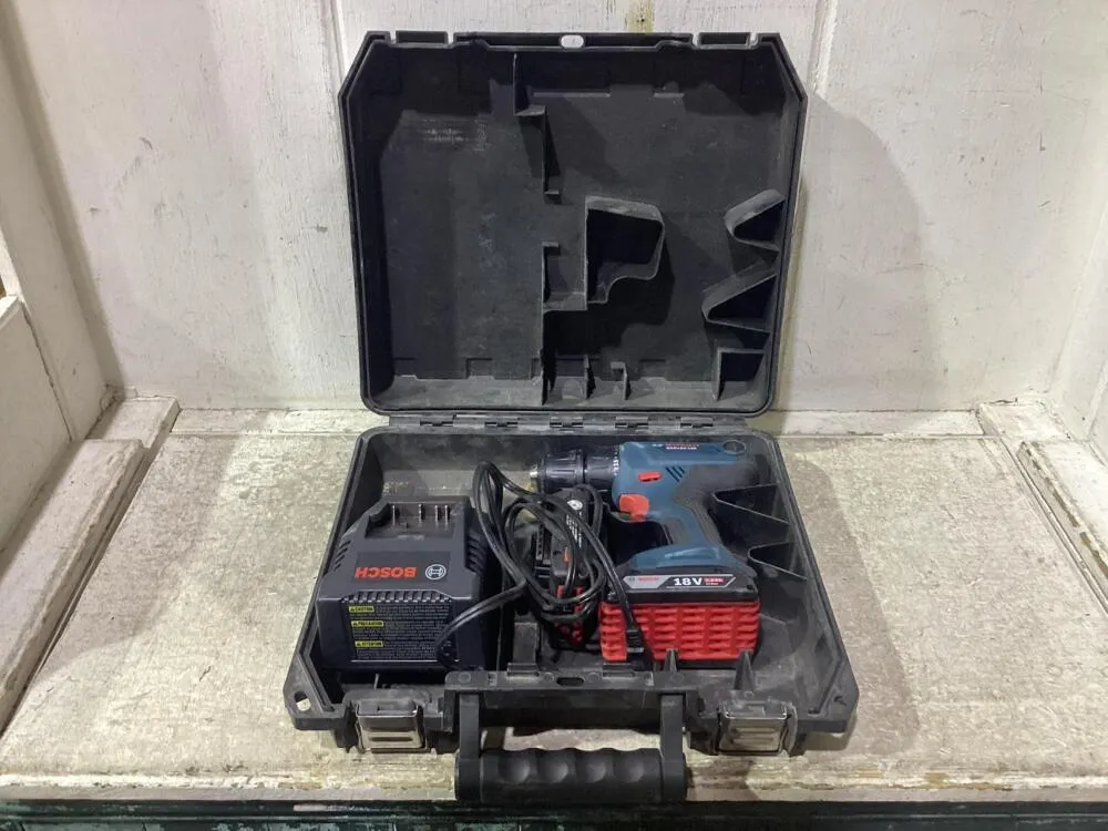 DEWALT TOOL CASE W/ BOSCH DRILL SET