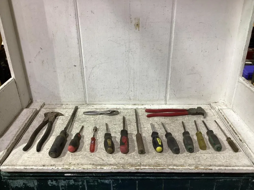 SHOP BOX OF MIXED PILERS