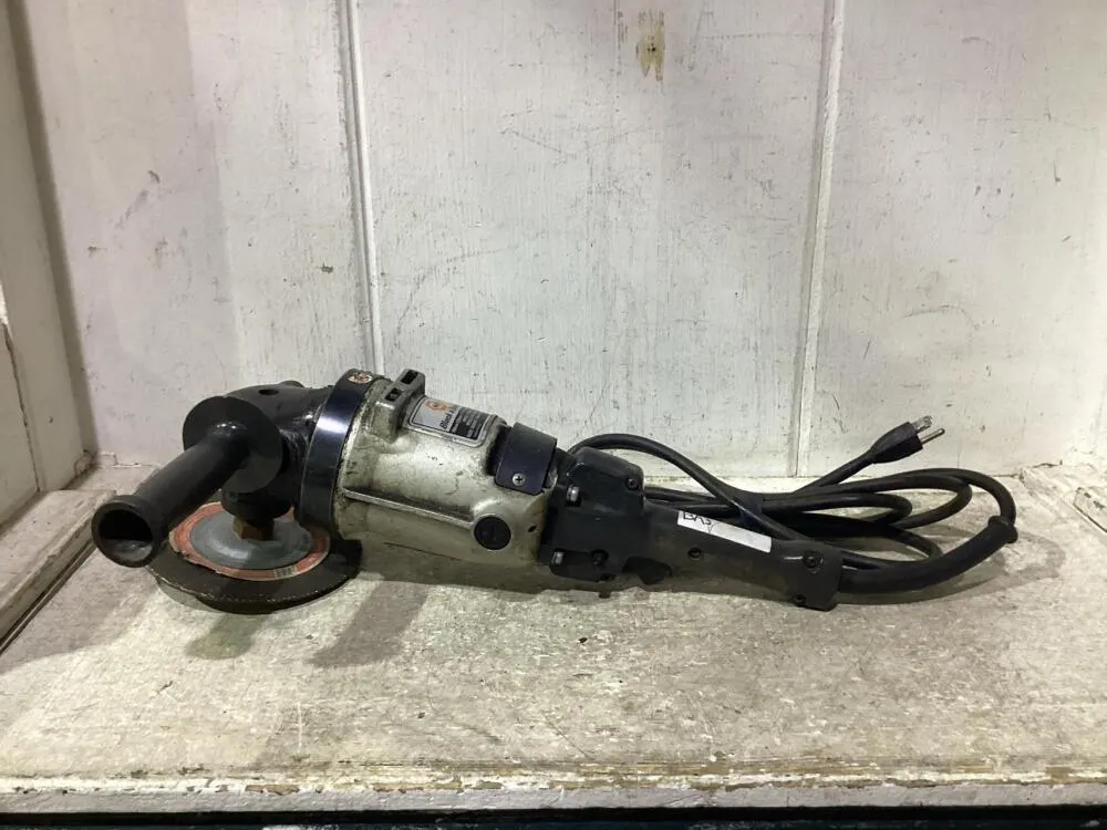 BLACK & DECKER HEAVY DUTY ANGLE GRINDER