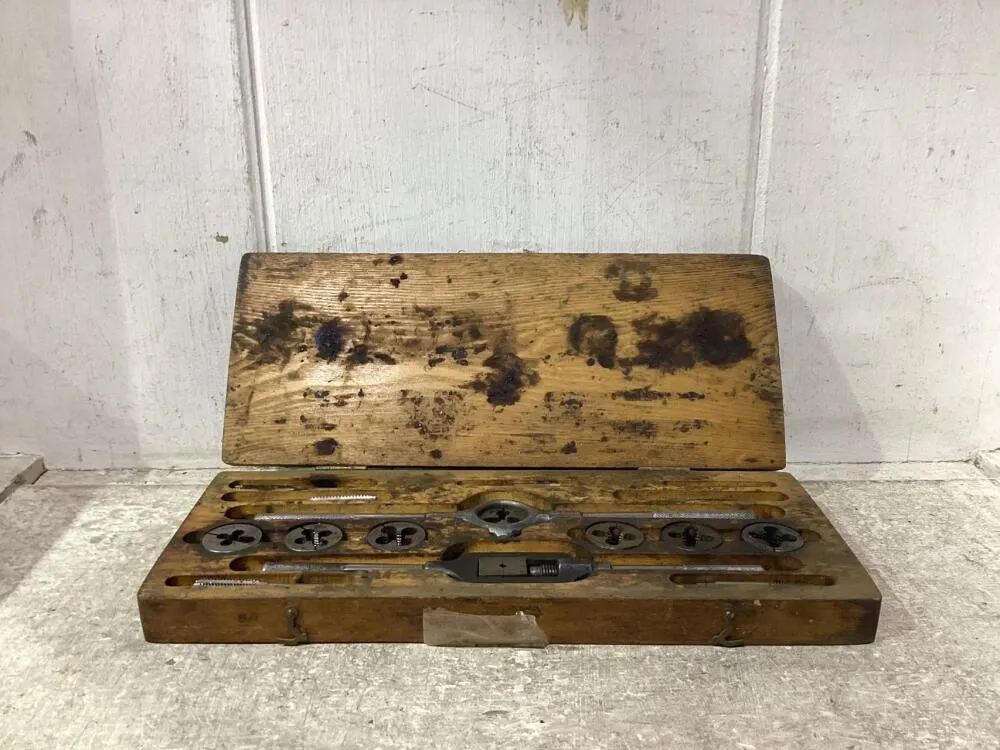 TAP & DIE SET