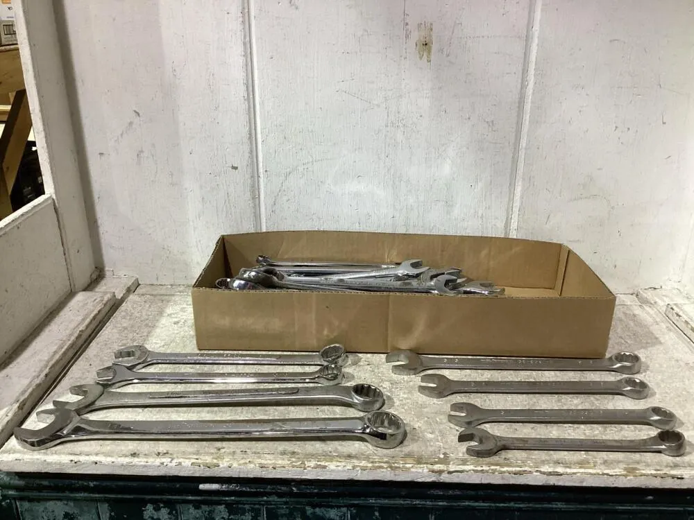 SHOP FLAT OF MIXED WRENCHES - SAE