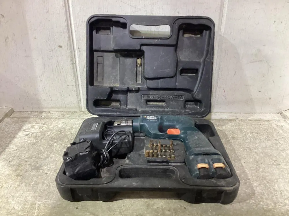 BLACK & DECKER DRILL SET