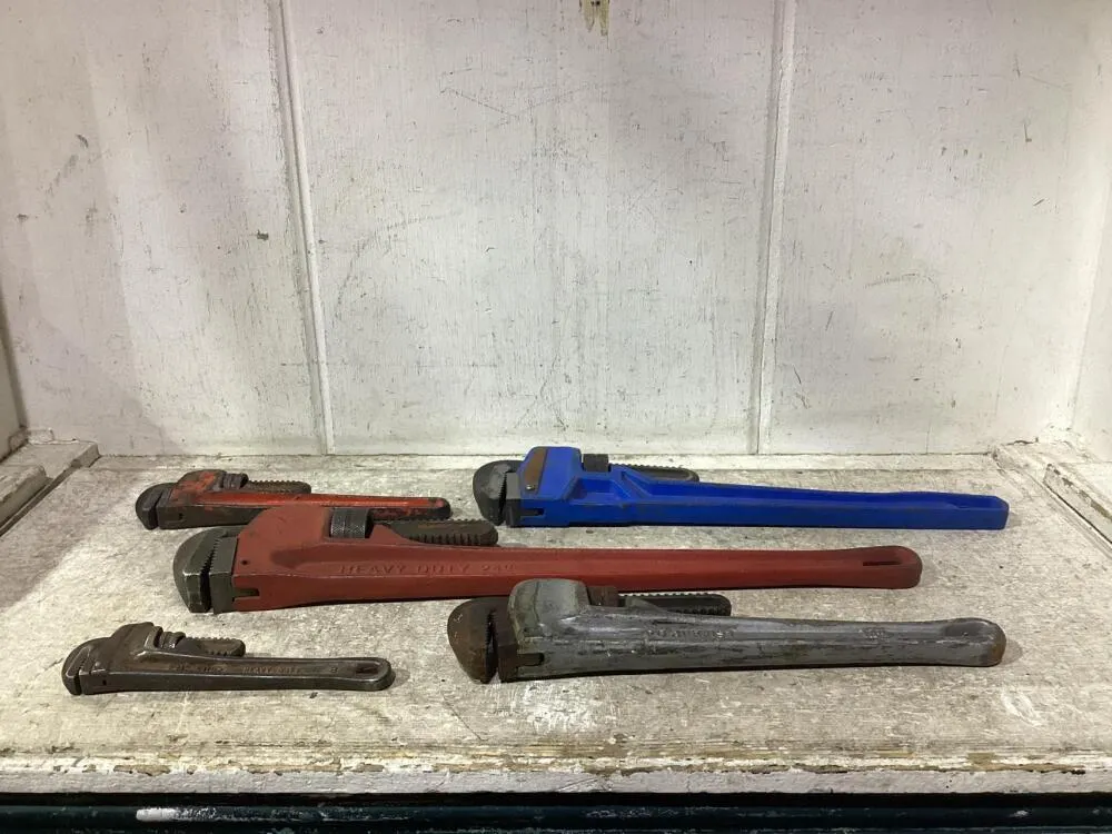 SHOP FLAT OF PIPE WRENCHES 24", 18", 14", 8", 10"