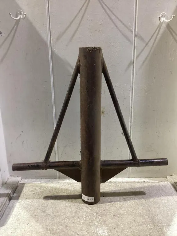 MISCELLANEOUS PIPE HOLDER?