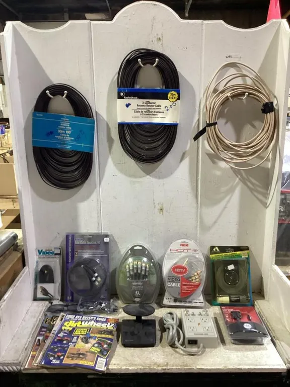 SHOP TOTE OF MIXED CABLES, MAGAZINES, 3D GLASSES, POWER STRIP & MISCELLANEOUS
