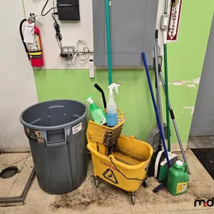 Assorted Cleaning Suplies
 UNRESERVED
