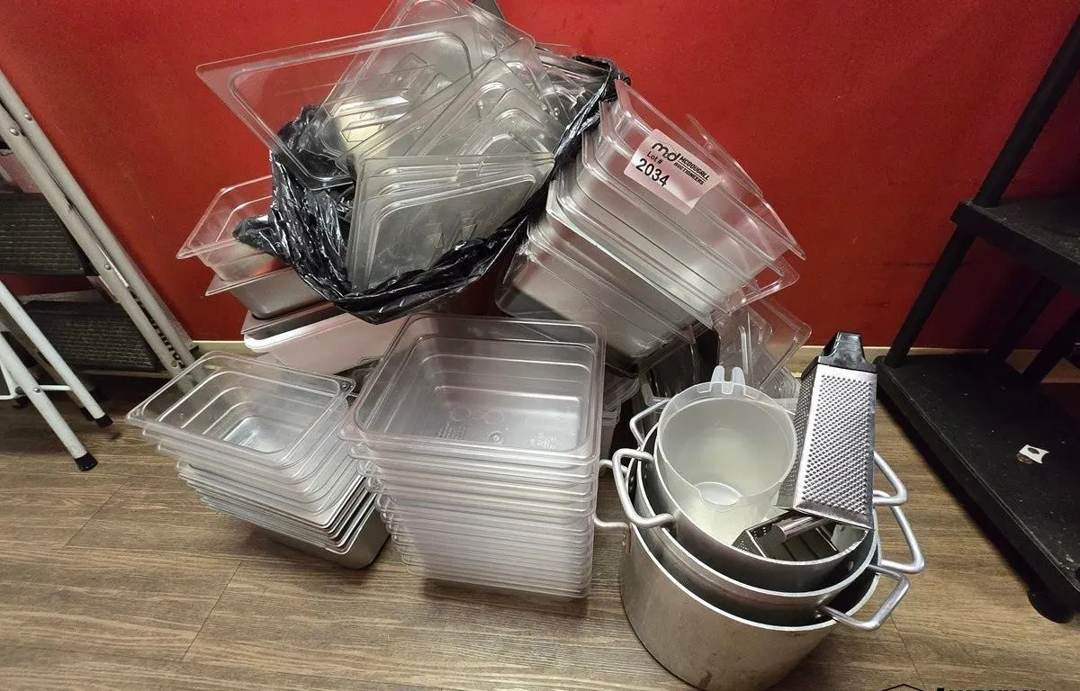 Assorted Pans & Kitchenware
UNRESERVED