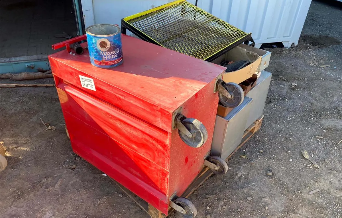 International Rolling Tool Cabinet and Assorted Metal Toolboxes
UNRESERVED