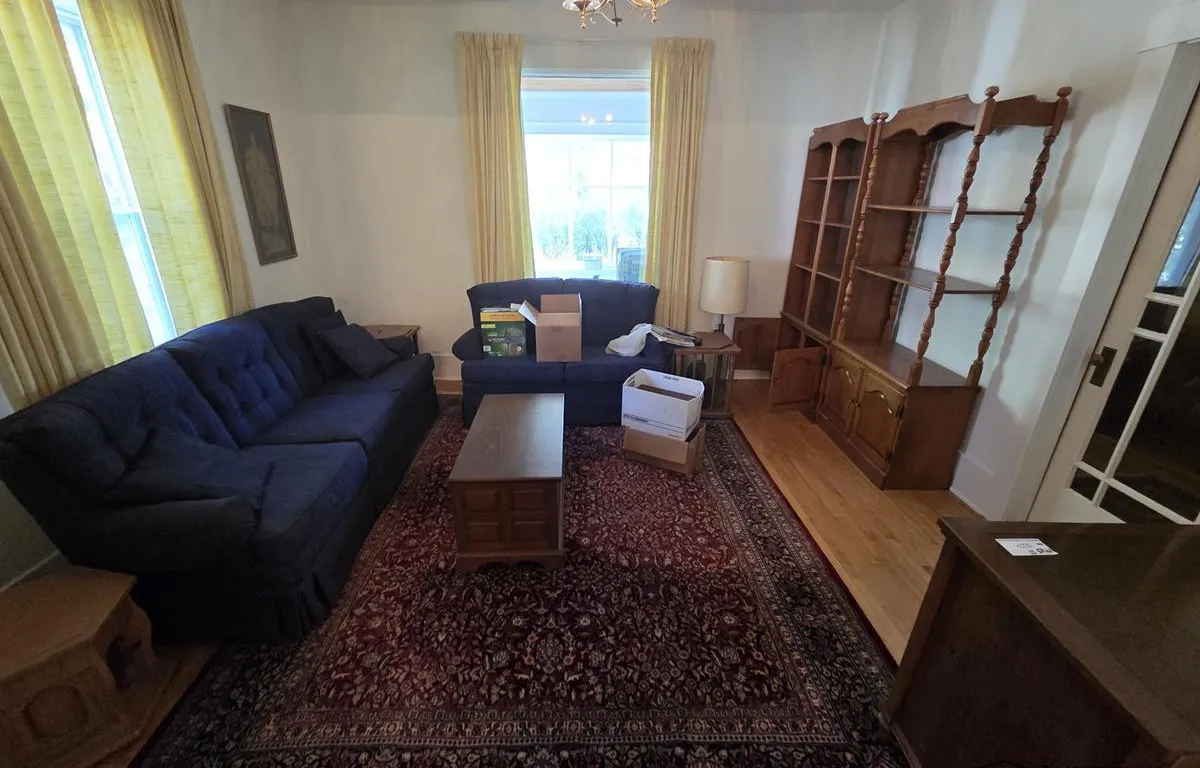 Living Room Furniture & Household Contents
UNRESERVED