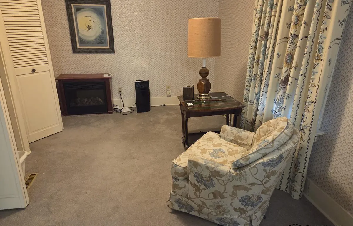 Household Furnishings & Decor Assortment
UNRESERVED