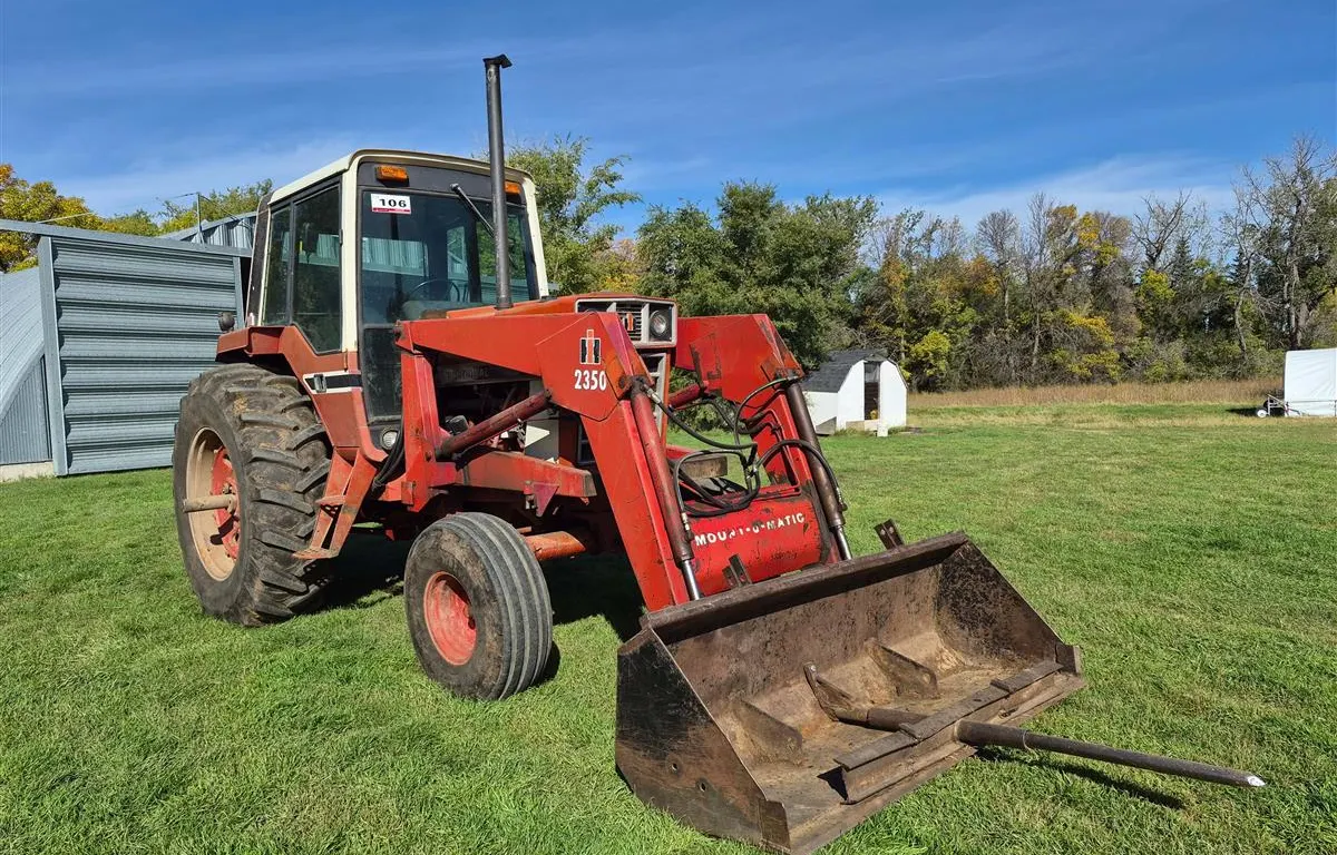 1979 International Harvester 1486 Tractor w/FEL
UNRESERVED
