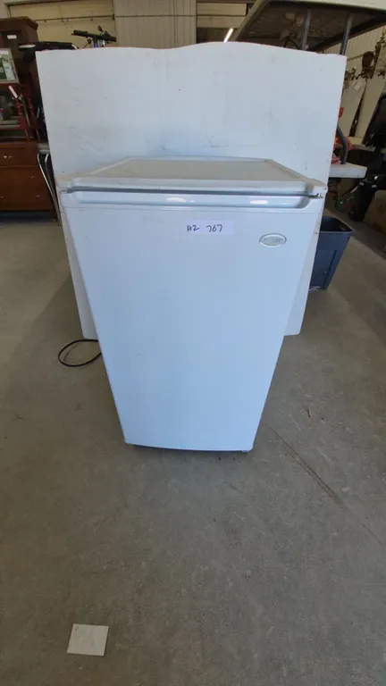 Sanyo Mini Fridge with Interior Shelving and Door Storage. 34”×20”×19”