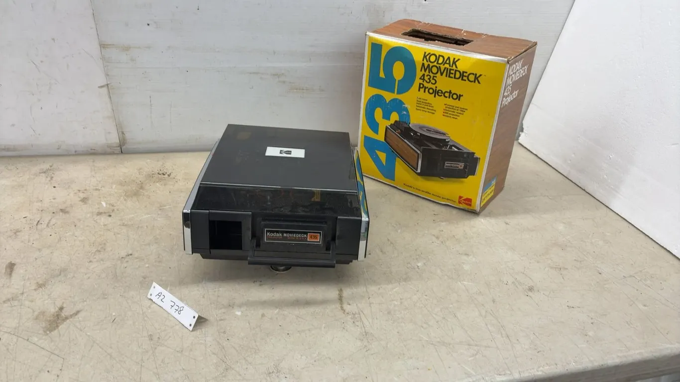 Kodak Moviedeck 435 Super 8 Movie Projector with Original Box