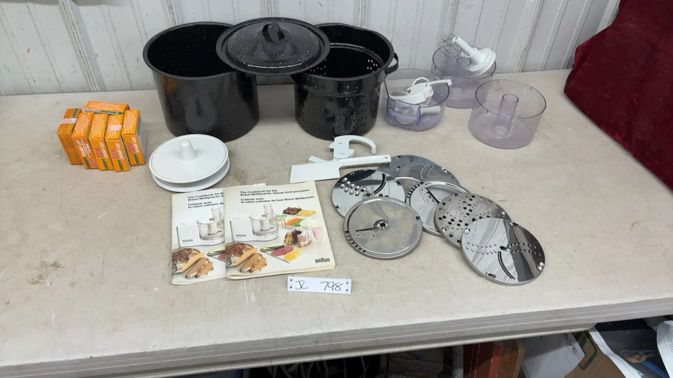 Braun Food Processor with Blades and Attachments, Strainer pot, 6 New Boxes of 78mm Canning Lids