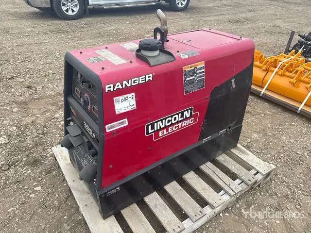 Lincoln 305G 300 A Skid-Mounted Engine Driven Welder