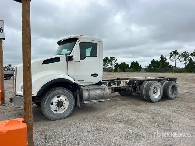 2019 Kenworth T880 6x4 Cab and Chassis (Inoperable)