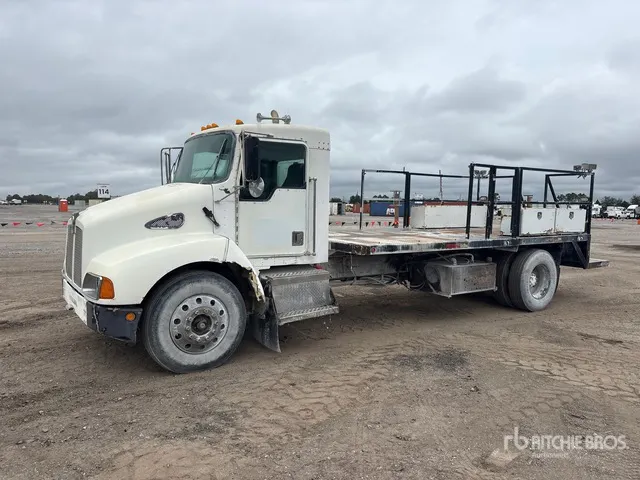 2000 Kenworth T300 4x2 Flatbed Truck