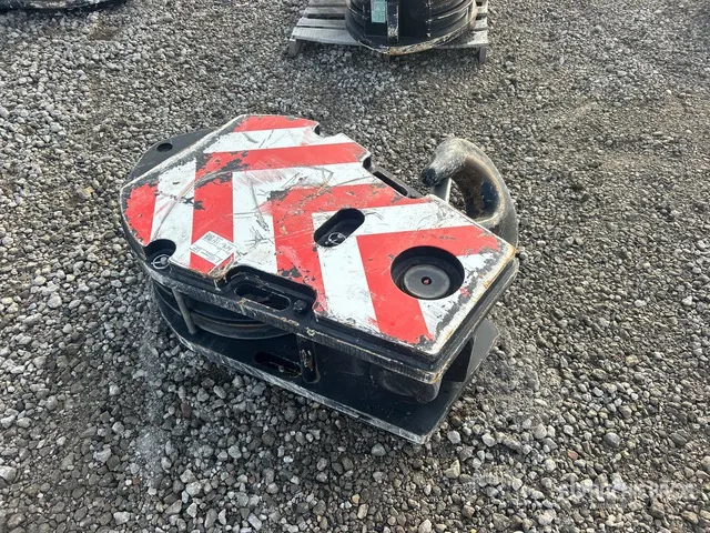 Manitowoc 93 ton 3 Sheave Load Block