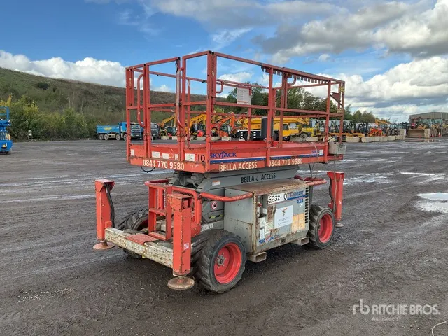 2011 Skyjack SJ6832 RT 4x4 Diesel Scissor Lift