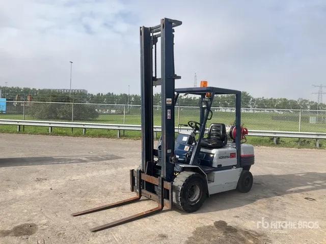 Komatsu FG25T-11E 2500 kg Forklift