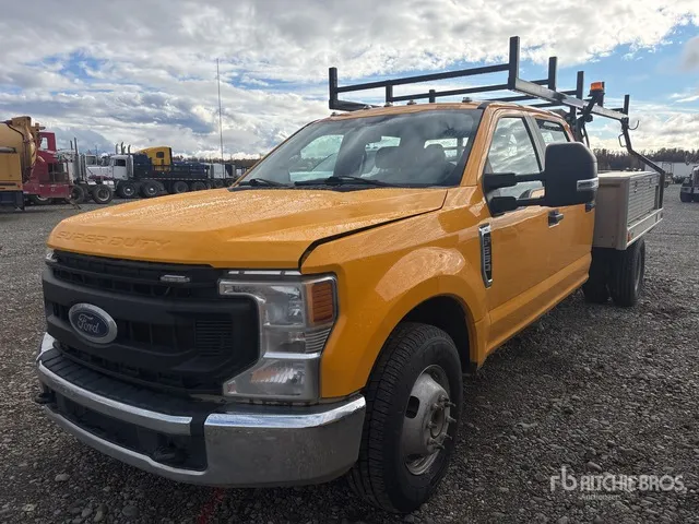 2020 Ford F-350 XL 4x2 Crew Cab Flatbed Truck